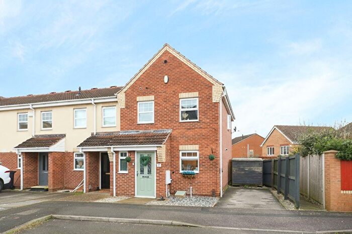 3 Bedroom End Terrace House For Sale In Hollingwood, Chesterfield, S43