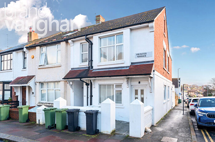 3 Bedroom Flat To Rent In Bristol Gardens, Brighton, BN2