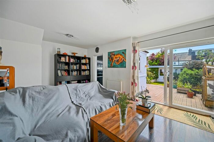 3 Bedroom End Of Terrace House For Sale In Court Way, Acton, London, W3