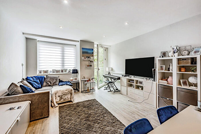 2 Bedroom Apartment For Sale In Wood Street, East Grinstead, RH19