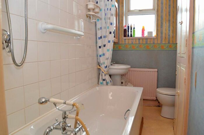 2 Bedroom Terraced House For Sale In Gainsborough Avenue, Oldham, OL8