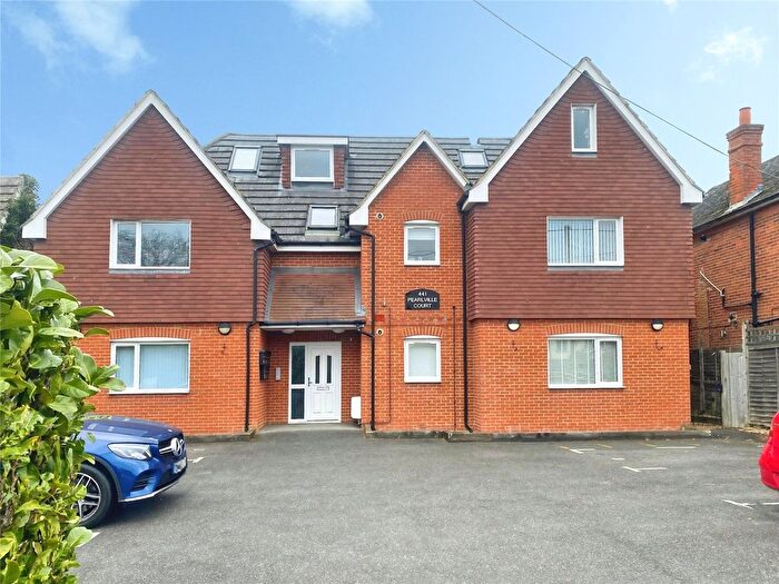 2 Bedroom Flat For Sale In Reading Road, Winnersh, Wokingham, RG41