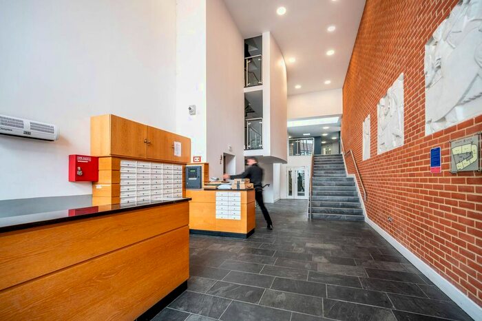 2 Bedroom Flat For Sale In Epsom Road, Guildford, GU1