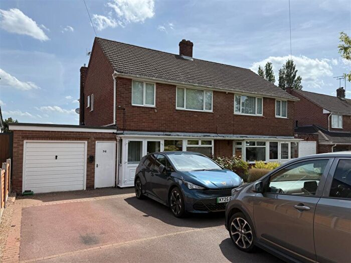 3 Bedroom Semi-Detached House For Sale In Shelford Road, Radcliffe On Trent, NG12