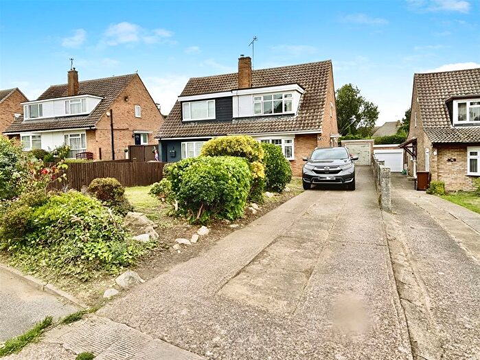 3 Bedroom Semi-Detached House For Sale In Woodview Rise, Rochester, ME2