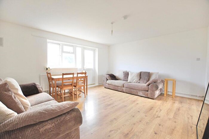 2 Bedroom Flat To Rent In Lowe Avenue, Canning Town, E16
