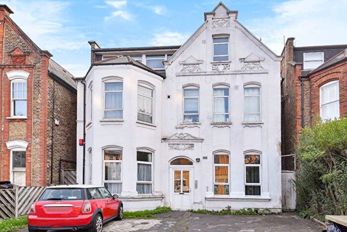 2 Bedroom Flat To Rent In Balham High Road, Balham, SW17