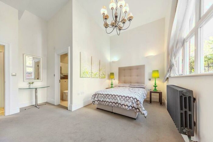 2 Bedroom Flat To Rent In Forfar Road, Battersea Park, London, SW11