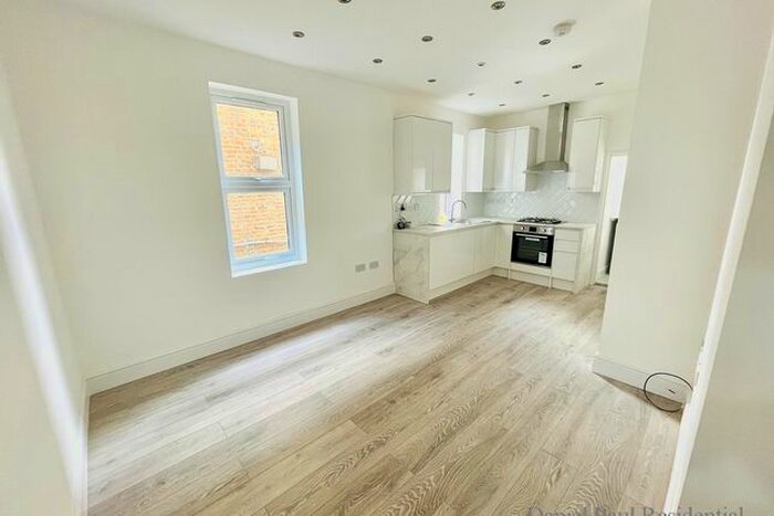 2 Bedroom Flat To Rent In Boston Road, Hanwell, W7