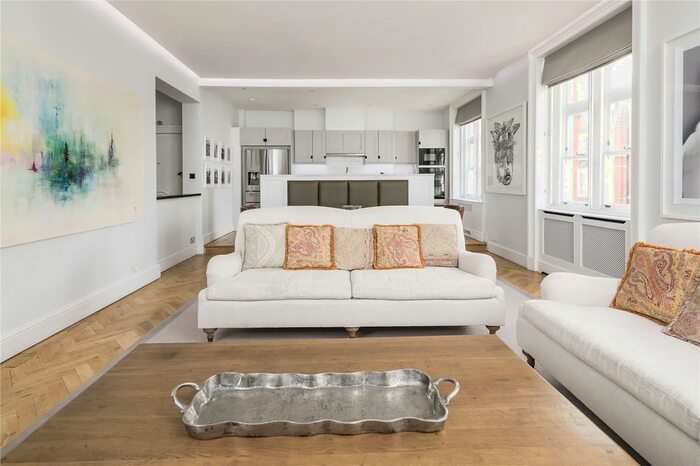 3 Bedroom Flat To Rent In North Audley Street, Mayfair, W1K