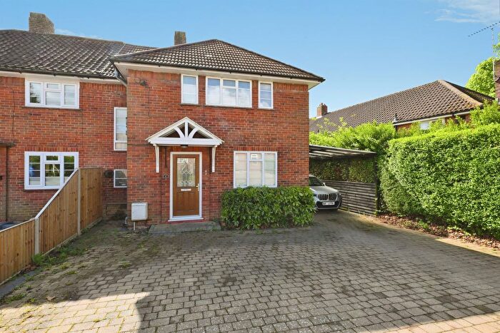 3 Bedroom Semi Detached House For Sale In Longlands Road, Welwyn Garden City, AL7