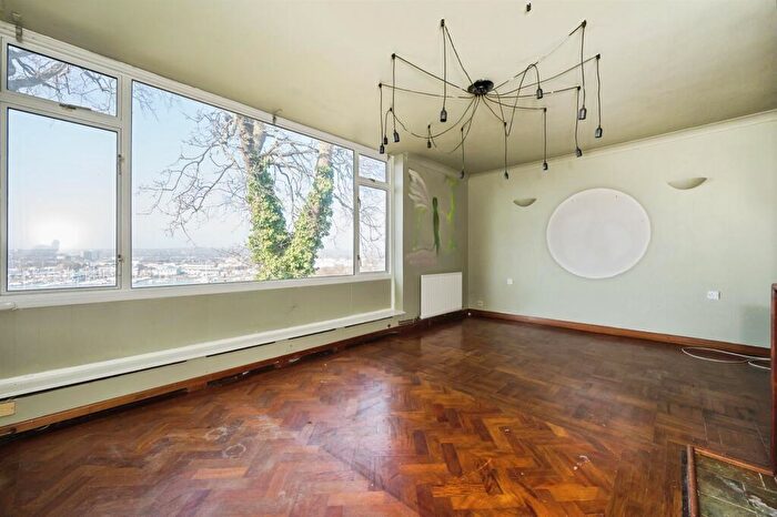 4 Bedroom Bungalow For Sale In Bryanston Road, Southampton, SO19