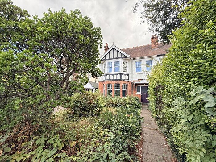 5 Bedroom Semi-Detached House For Sale In Darkes Lane, Potters Bar, EN6