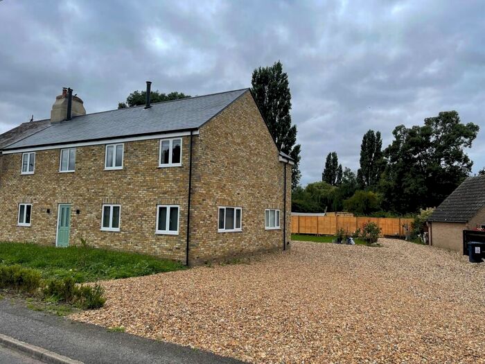 4 Bedroom Semi-Detached House To Rent In Selwyn Cottages, High Road, Guyhirn, Wisbech, PE13