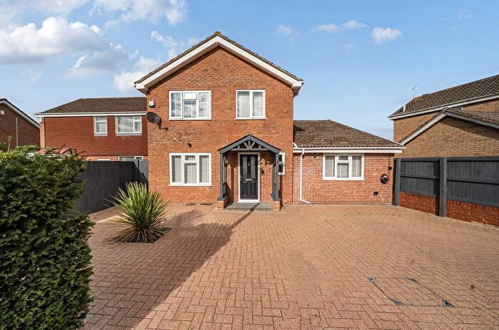 4 Bedroom Detached House For Sale In Hadleigh Rise, Kingsdown, Swindon, SN3