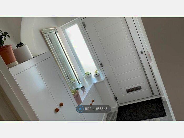 3 Bedroom Maisonette To Rent In Great Cambridge Road, Enfield, EN1