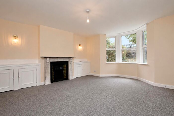 Flat To Rent In Lower Oldfield Park, Bath, BA2