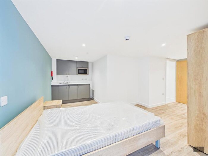 2 Bedroom Flat To Rent In Queen Charlotte Street, BS1