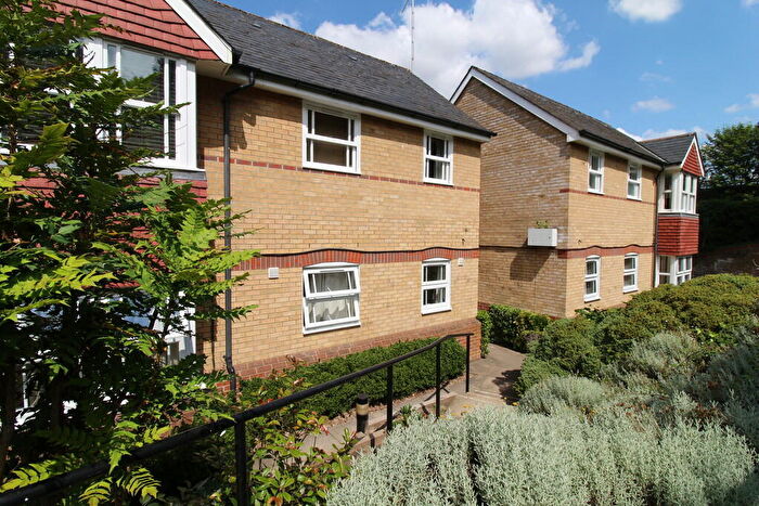 2 Bedroom Flat To Rent In Nags Head Close, Hertford, SG13