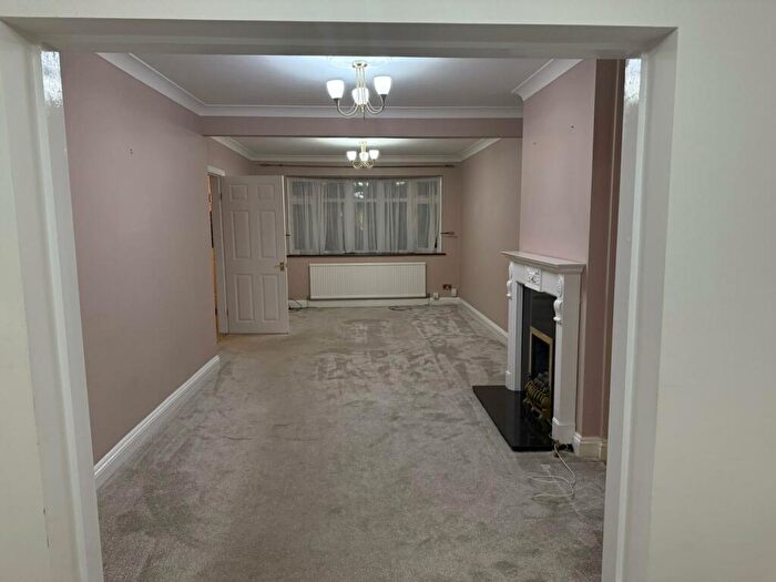 3 Bedroom Detached House To Rent In Honchurch, R, RM12