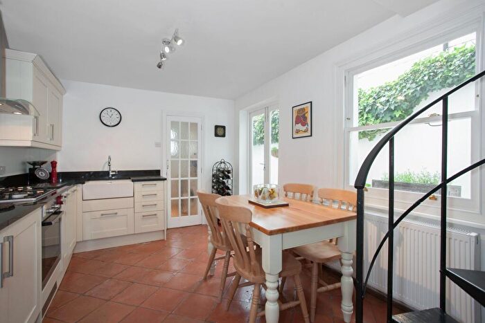 1 Bedroom Flat To Rent In Battersea Rise, SW11