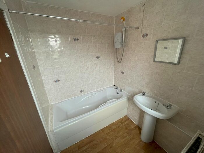 3 Bedroom Flat To Rent In Perth Road, Dundee, DD1