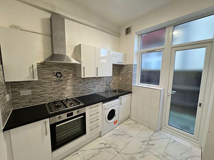 Studio To Rent In South Norwood Hill, London, Greater London, SE25