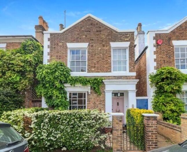 3 Bedroom Detached House To Rent In Hill Street, St.Albans, AL3