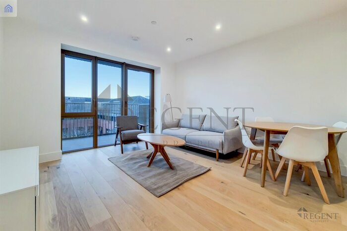 2 Bedroom Flat To Rent In Lily House, Brentford, TW8