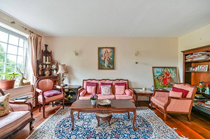 4 Bedroom Property For Sale In Blenheim Gardens, Kingston Hill, Kingston Upon Thames, KT2