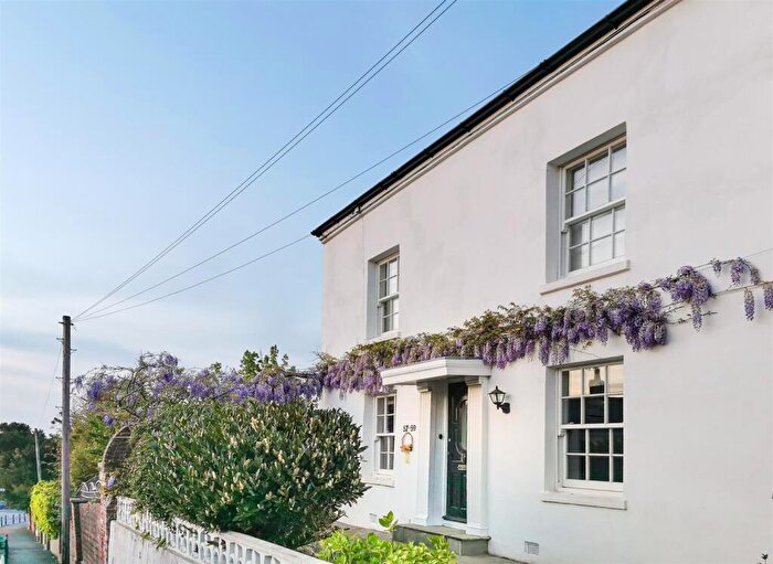 5 Bedroom Detached House For Sale In Newport, Isle Of Wight, PO30