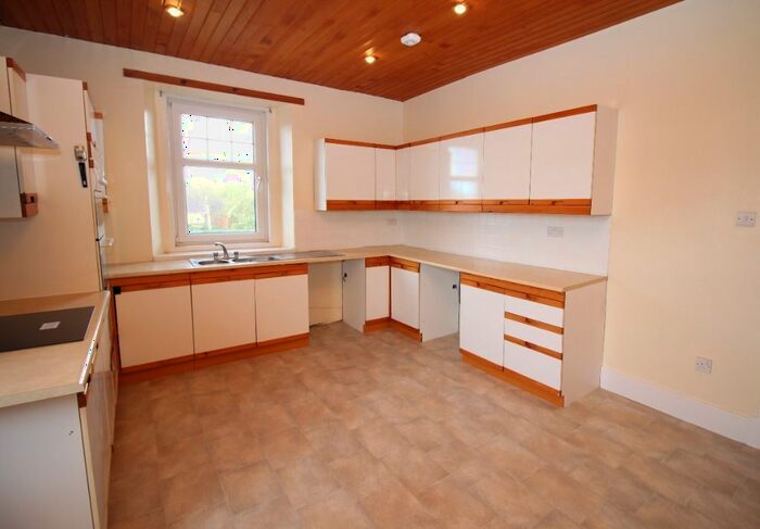 3 Bedroom Flat To Rent In Redding Road, Brightons, FK2