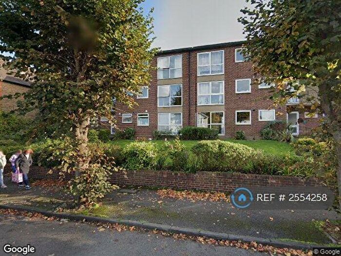 3 Bedroom Flat To Rent In Drake Court, Surrey, KT5