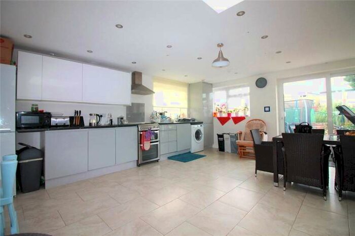 4 Bedroom Terraced House To Rent In Costons Lane, Greenford UB6