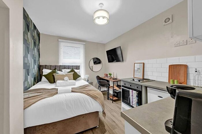 1 Bedroom Studio To Rent In Wightman Road, Haringey, London, N8