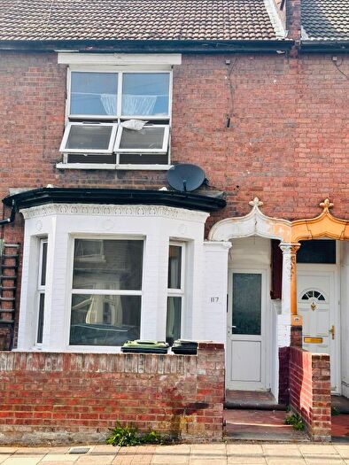 3 Bedroom Terraced House To Rent In Ridgway Road, Luton, Bedfordshire, LU2