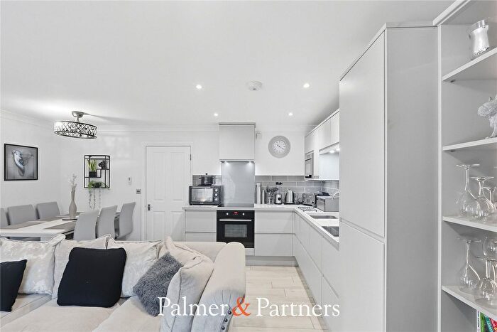 2 Bedroom Flat For Sale In St. Johns Road, Writtle, Chelmsford, Essex, CM1