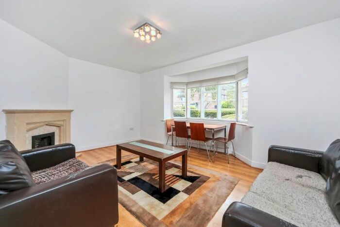 2 Bedroom Flat To Rent In Ossulton Way, London, N2
