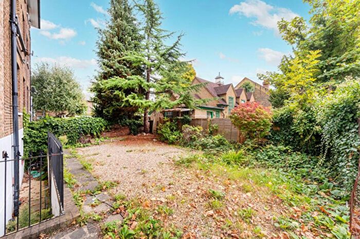 2 Bedroom Flat To Rent In Berrylands Road, Surbiton, KT5