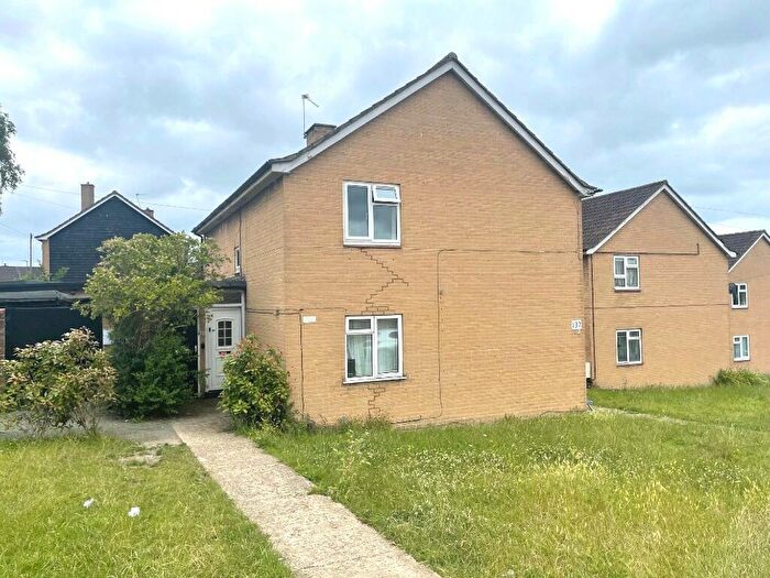 2 Bedroom Maisonette To Rent In Chace Avenue, Potters Bar, Hertfordshire, EN6