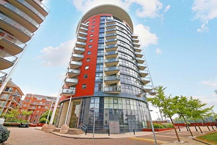 3 Bedroom Apartment To Rent In Newton Place, London, E14