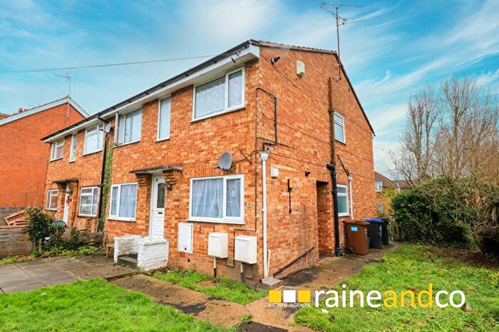 2 Bedroom Flat To Rent In Roe Green Lane, Hatfield, AL10