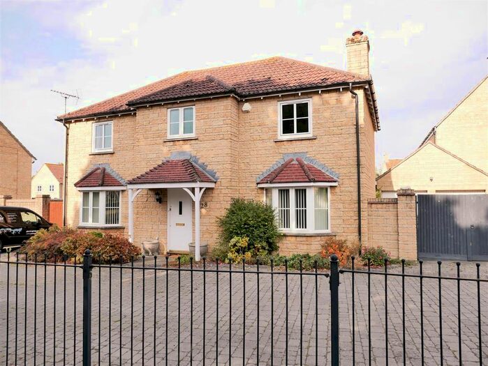 4 Bedroom Detached House For Sale In Tench Road, Calne, SN11