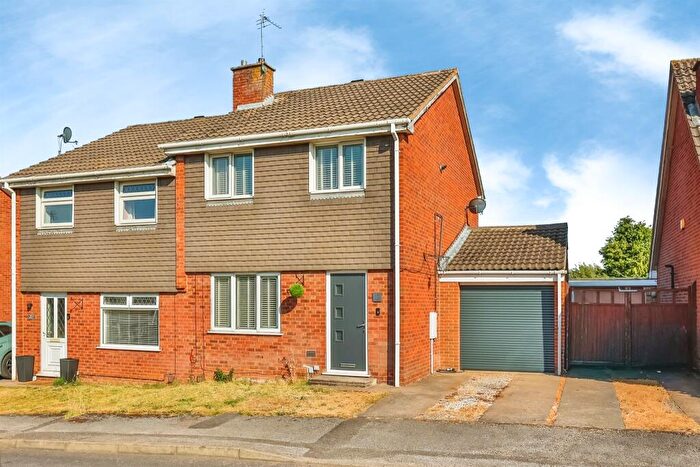 3 Bedroom Semi-Detached House For Sale In Bodmin Avenue, Hucknall, Nottingham, NG15