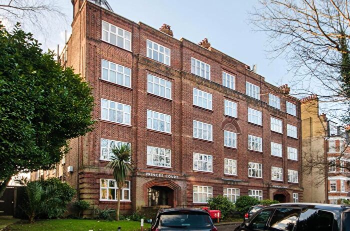 3 Bedroom Flat To Rent In Shoot Up Hill, Kilburn, London, NW2