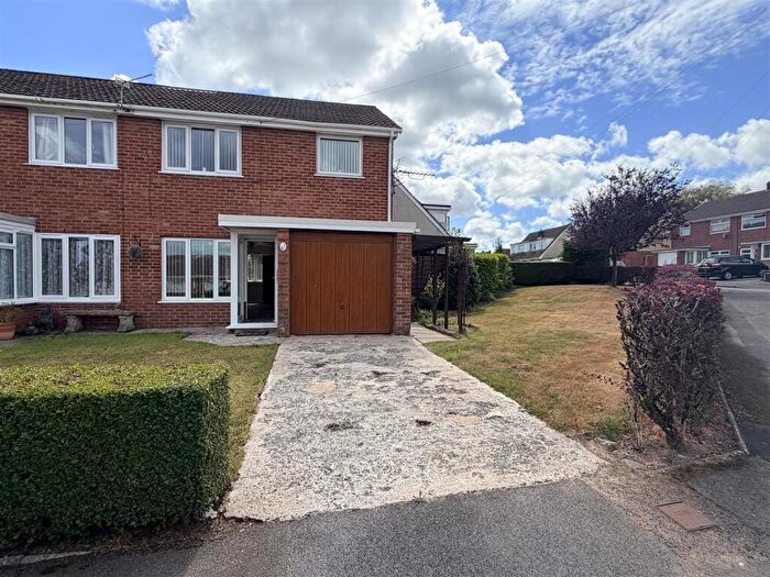 3 Bedroom Semi-Detached House For Sale In Teglan Park, Ammanford, SA18