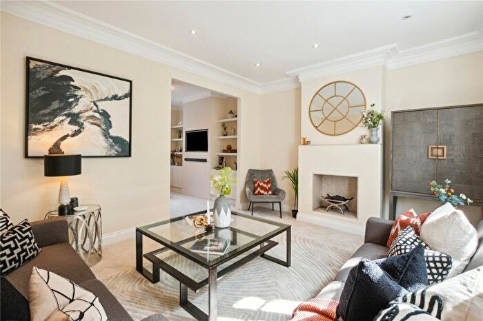 3 Bedroom Terraced House For Sale In Bridge Lane, London, SW11