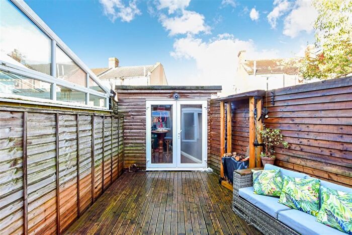 3 Bedroom End Of Terrace House For Sale In Penhale Road, Portsmouth, Hampshire, PO1
