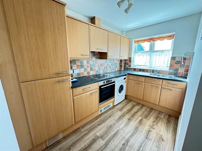 1 Bedroom Flat For Sale In Hart Road, Benfleet, SS7