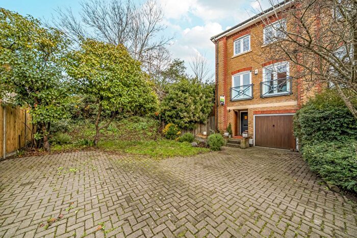 4 Bedroom Town House For Sale In Belvedere Close, Faversham, ME13
